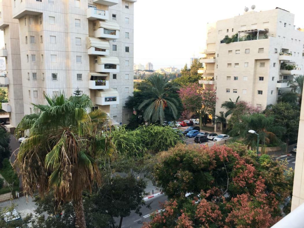 Comfortable Quiet Room With A Private Bathroom In Shared Apartment Tel Aviv Esterno foto